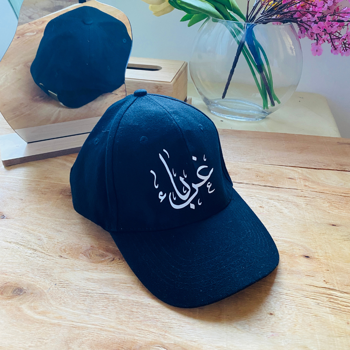 "غرباء" Cap